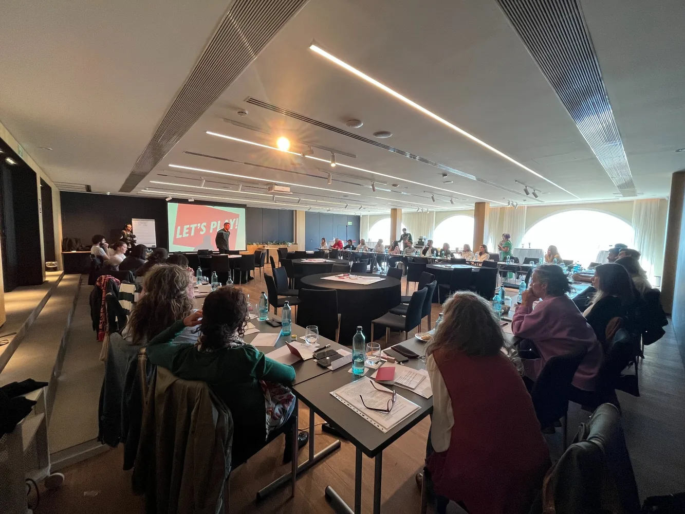 Álvaro Malmierca speaking with teams and audiences