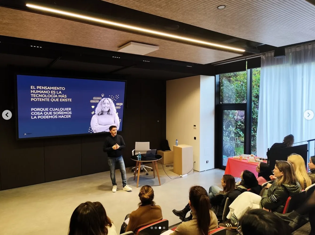 Álvaro Malmierca speaking with teams and audiences